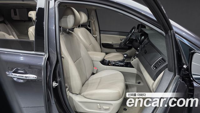 Kia Carnival 9-Seater Noblesse Special 2019 — фото 12