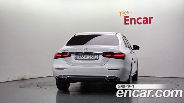 Mercedes-Benz E-Class (W213) E220d 4MATIC Exclusive 2023 — фото 4
