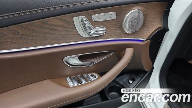 Mercedes-Benz E-Class (W213) E220d 4MATIC Exclusive 2023 — фото 33