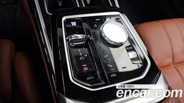 BMW 7 Series (G70) 740i xDrive M Sport 2025 — фото 9