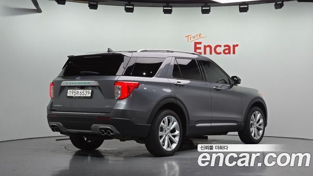 Ford Explorer (VI) 3.0 Platinum 4WD 2022 — фото 2