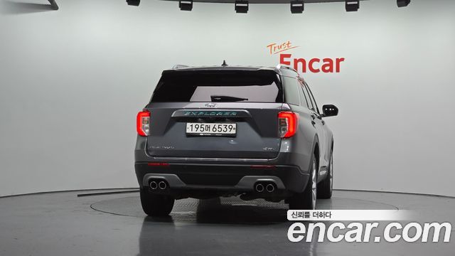 Ford Explorer (VI) 3.0 Platinum 4WD 2022 — фото 4