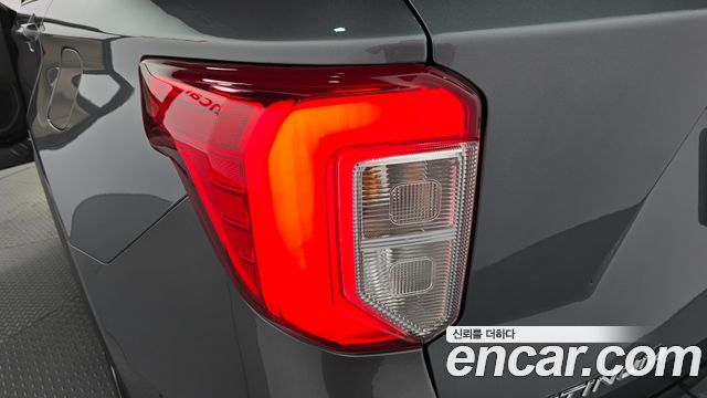 Ford Explorer (VI) 3.0 Platinum 4WD 2022 — фото 23
