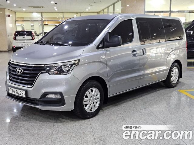 Hyundai Grand Starex Van 5-Seater Modern 2020 — фото 1