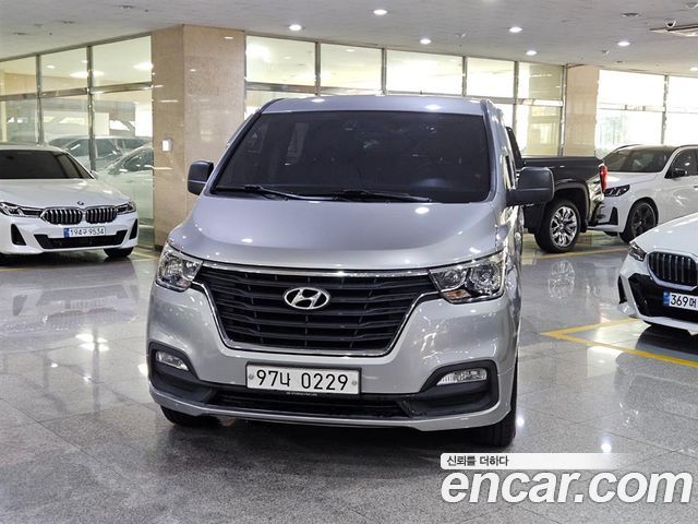 Hyundai Grand Starex Van 5-Seater Modern 2020 — фото 2