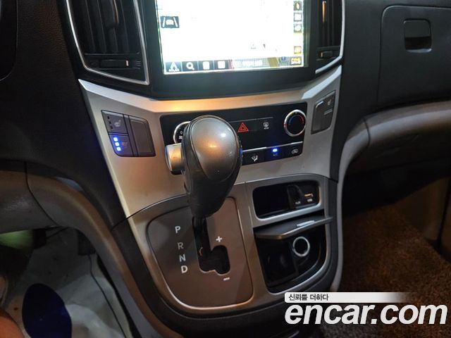 Hyundai Grand Starex Van 5-Seater Modern 2020 — фото 17