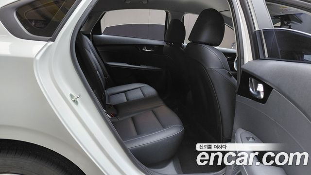 Kia K3 (II) 1.6 Prestige 2023 — фото 12