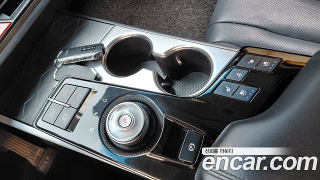Kia K8 2.5 Gasoline 2WD Noblesse 2022 — фото 9