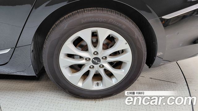 Kia K8 2.5 Gasoline 2WD Noblesse 2022 — фото 21