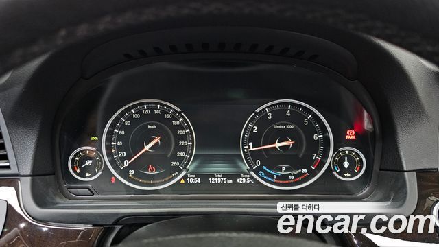 BMW 5 Series (F10) 528i 2013 — фото 8