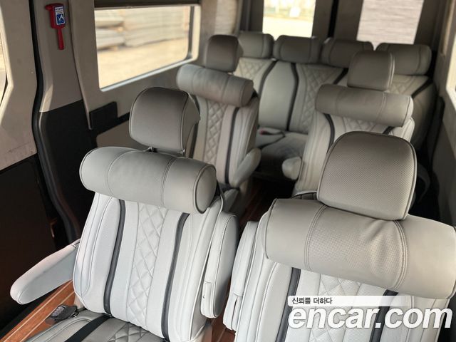 Hyundai Solati 11-Seater Luxury 2021 — фото 4