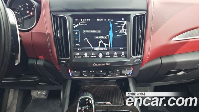 Maserati Levante 3.0 AWD GranLusso 2018 — фото 12