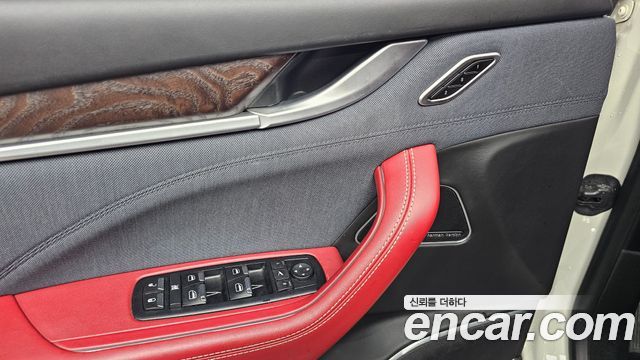 Maserati Levante 3.0 AWD GranLusso 2018 — фото 20