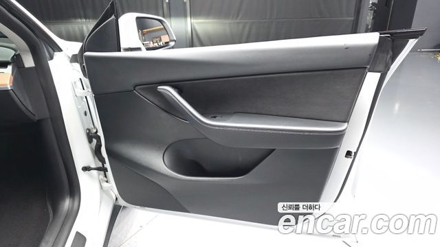 Tesla Model Y Standard Range RWD 2021 — фото 24