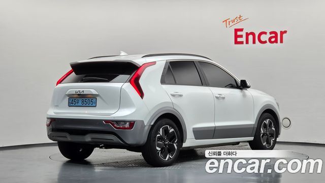 Kia Niro EV Earth 2023 — фото 2