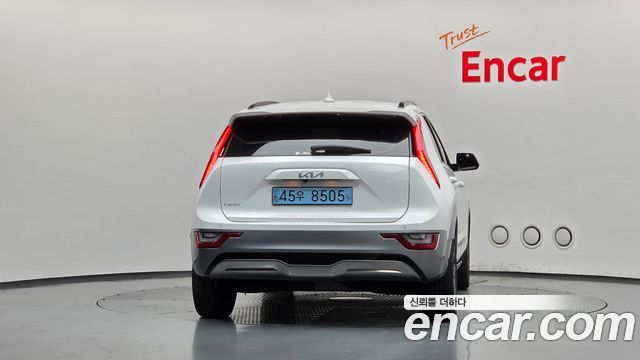 Kia Niro EV Earth 2023 — фото 4