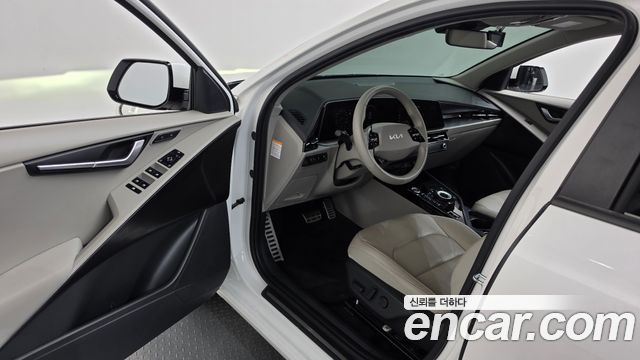Kia Niro EV Earth 2023 — фото 10