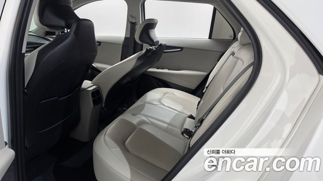 Kia Niro EV Earth 2023 — фото 11