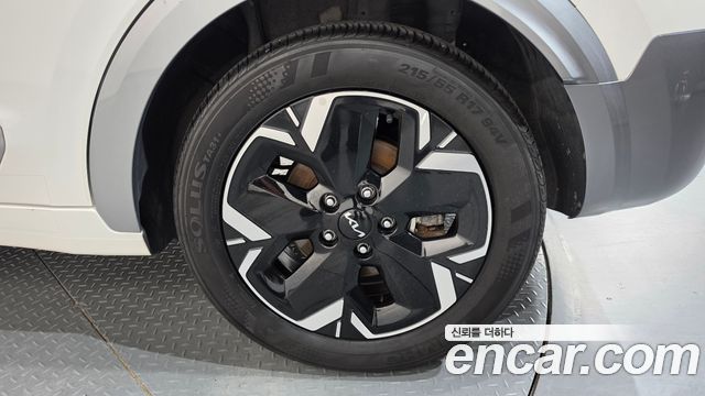 Kia Niro EV Earth 2023 — фото 21