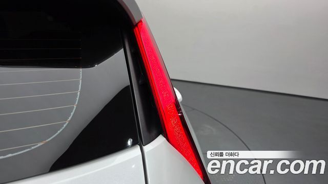 Kia Niro EV Earth 2023 — фото 23
