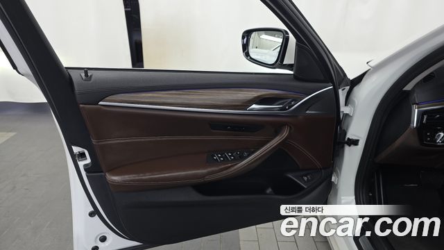 BMW 5 Series (G30) 530i xDrive Luxury Plus 2018 — фото 24