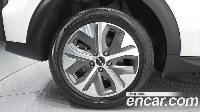 Kia Niro Plus Earth 2023 — фото 5