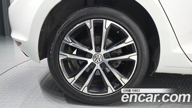 Volkswagen Golf (VII) 2.0 TDI Premium 2016 — фото 5