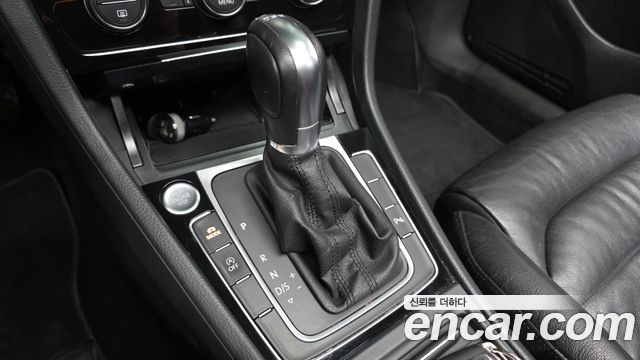 Volkswagen Golf (VII) 2.0 TDI Premium 2016 — фото 9