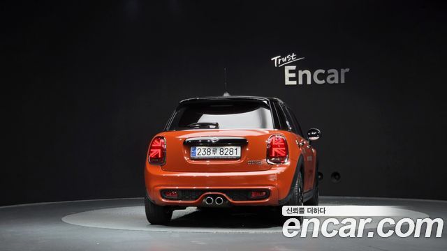 MINI Cooper S 5Door HIGH 3rd 2020 — фото 4