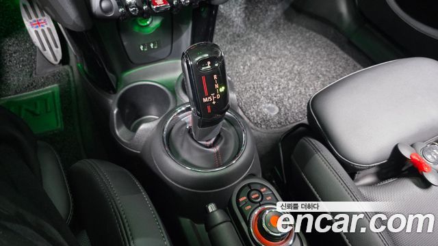 MINI Cooper S 5Door HIGH 3rd 2020 — фото 9