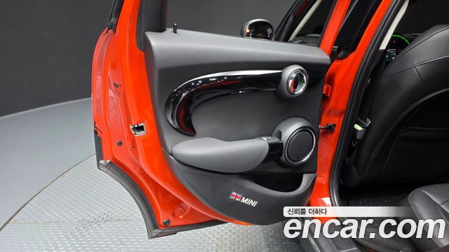 MINI Cooper S 5Door HIGH 3rd 2020 — фото 31