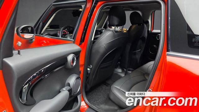 MINI Cooper S 5Door HIGH 3rd 2020 — фото 32