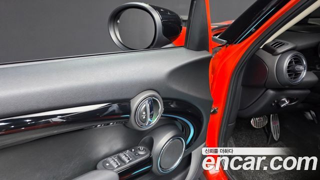 MINI Cooper S 5Door HIGH 3rd 2020 — фото 36