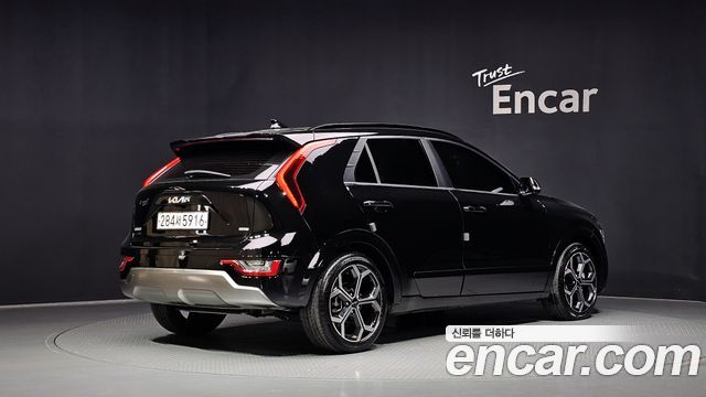 Kia Niro Signature 2022 — фото 2