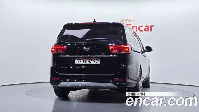 Kia Carnival 9-Seater Luxury 2020 — фото 4