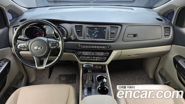 Kia Carnival 9-Seater Luxury 2020 — фото 7