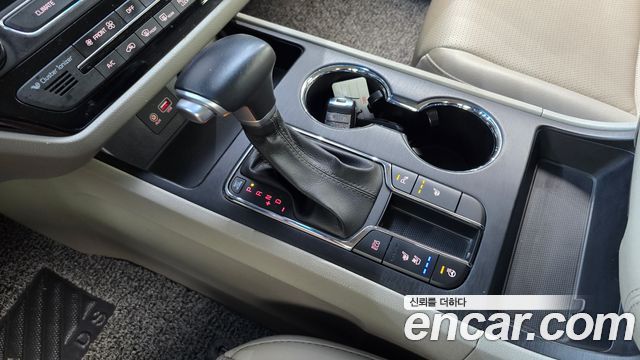 Kia Carnival 9-Seater Luxury 2020 — фото 9