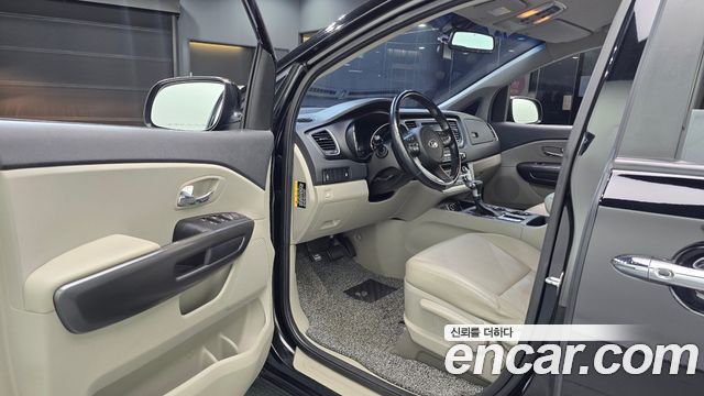 Kia Carnival 9-Seater Luxury 2020 — фото 10