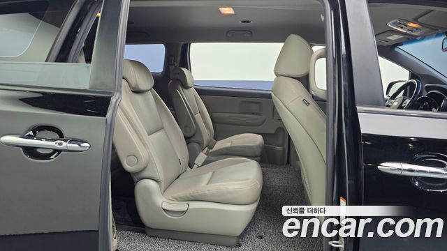 Kia Carnival 9-Seater Luxury 2020 — фото 11