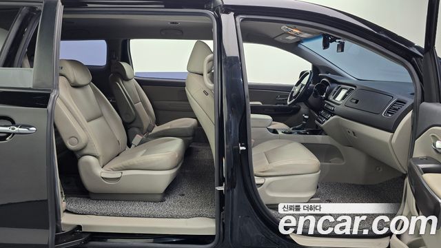 Kia Carnival 9-Seater Luxury 2020 — фото 12