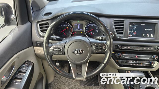 Kia Carnival 9-Seater Luxury 2020 — фото 13