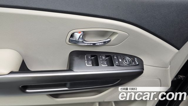 Kia Carnival 9-Seater Luxury 2020 — фото 17