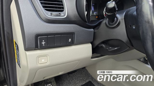 Kia Carnival 9-Seater Luxury 2020 — фото 19