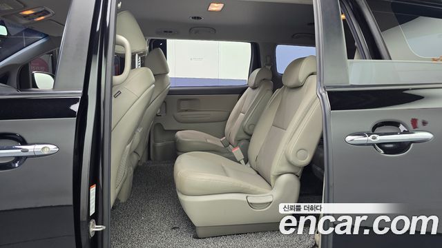 Kia Carnival 9-Seater Luxury 2020 — фото 26
