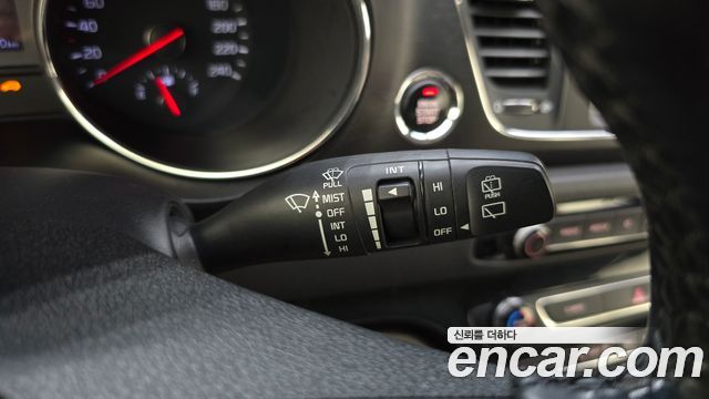 Kia Carnival 9-Seater Luxury 2020 — фото 27