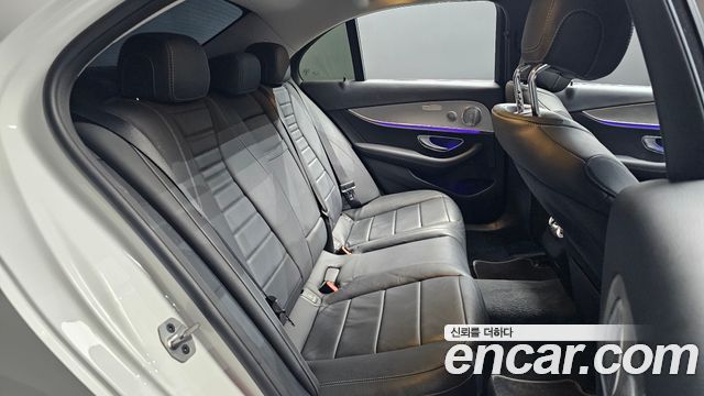 Mercedes-Benz E-Class (W213) E300 AMG Line 2019 — фото 15