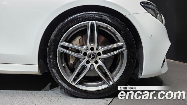 Mercedes-Benz E-Class (W213) E300 AMG Line 2019 — фото 27