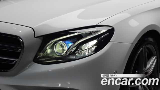 Mercedes-Benz E-Class (W213) E300 AMG Line 2019 — фото 28
