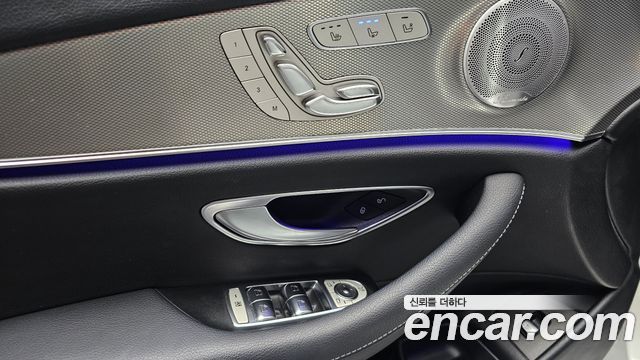 Mercedes-Benz E-Class (W213) E300 AMG Line 2019 — фото 33