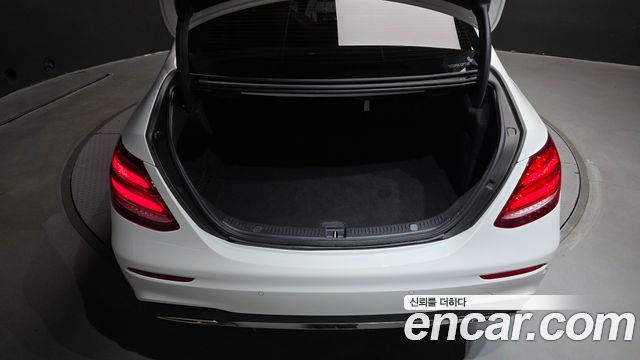 Mercedes-Benz E-Class (W213) E300 AMG Line 2019 — фото 38